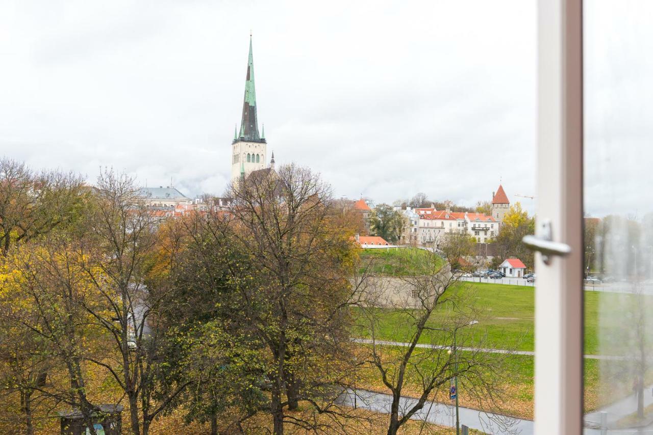 Orange Mere * Tallinn